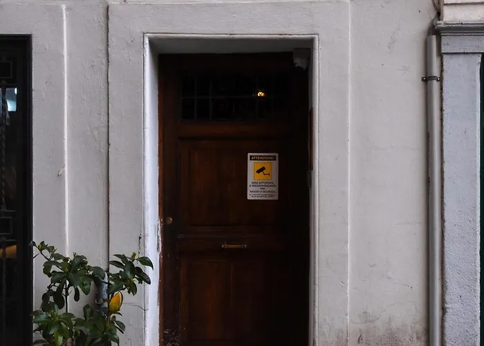 Apartment Modern Pied A Terre Near Piazza Navona Rom