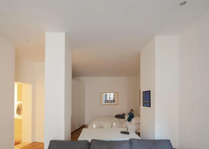 Modern Pied A Terre Near Piazza Navona *
