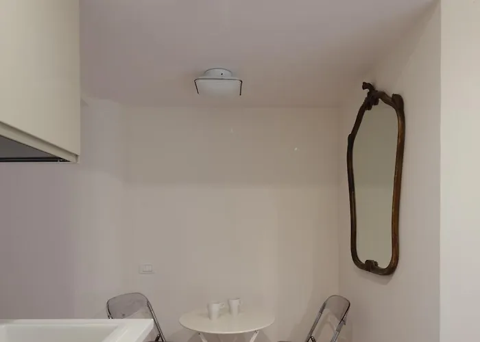Modern Pied A Terre Near Piazza Navona * Rom