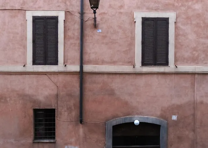Modern Pied A Terre Near Piazza Navona Apartment *