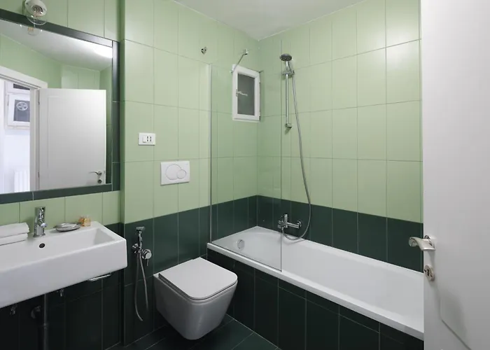 Modern Pied A Terre Near Piazza Navona Apartment Rom
